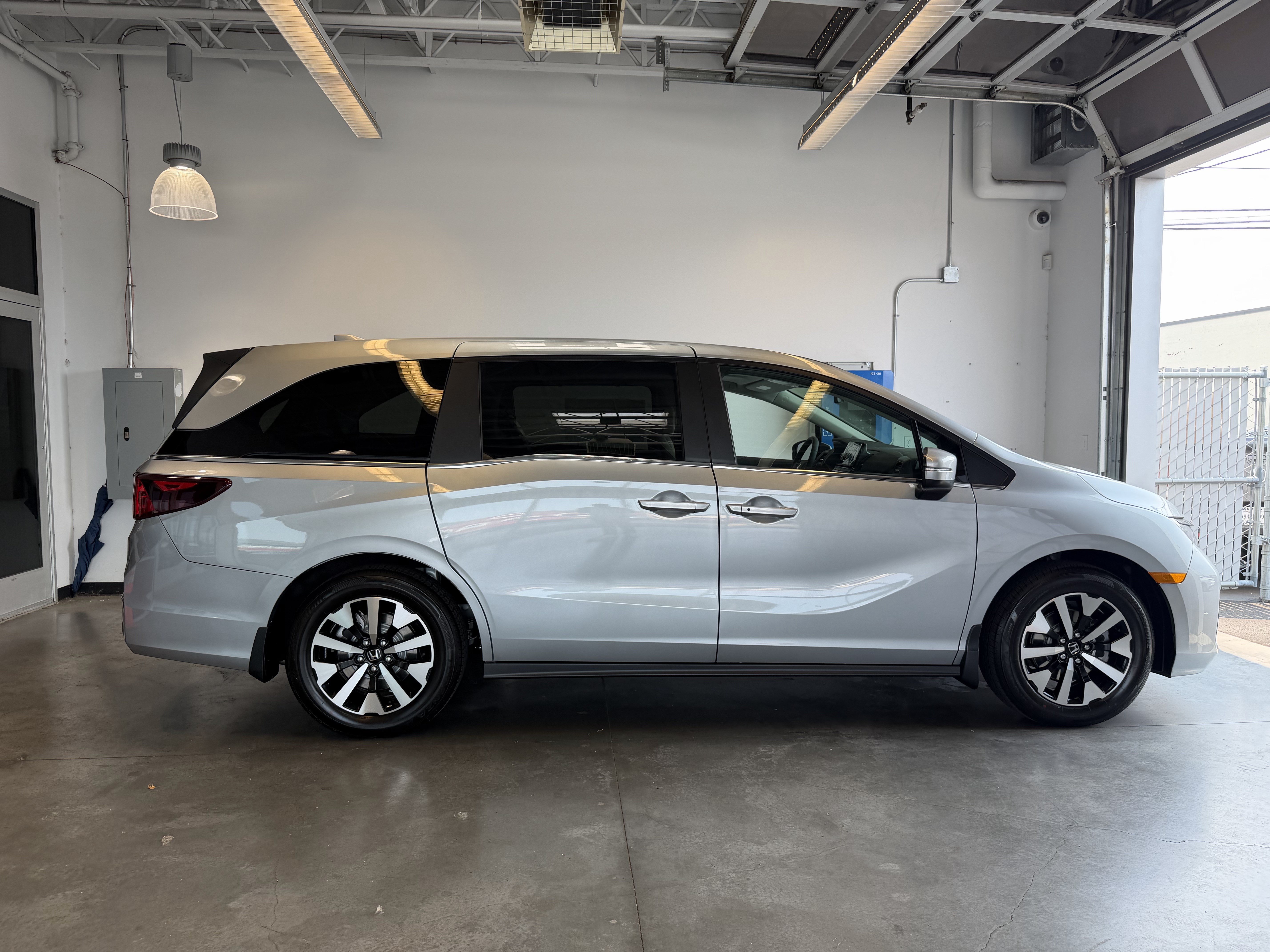 New 2026 Honda Odyssey EX-L image 2