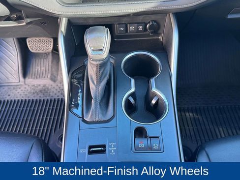 Used 2021 Toyota Highlander XLE image 17