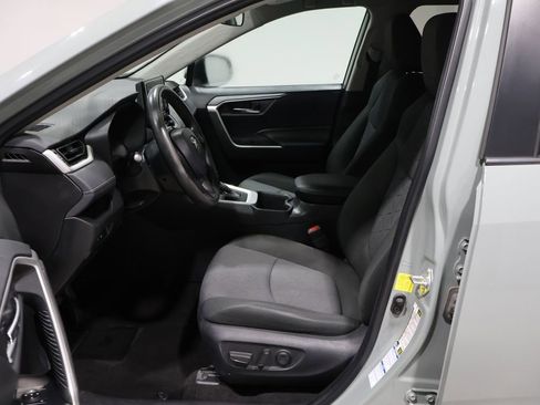 Used 2022 Toyota RAV4 XLE image 10