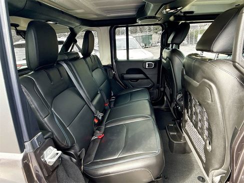 Used 2022 Jeep Wrangler Unlimited Rubicon 4xe w/ Cold Weather Group image 31