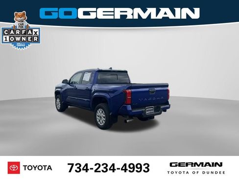 Used 2025 Toyota Tacoma SR5 AWD/4WD image 10
