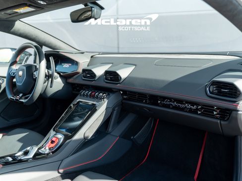 Used 2021 Lamborghini Huracan EVO RWD image 18