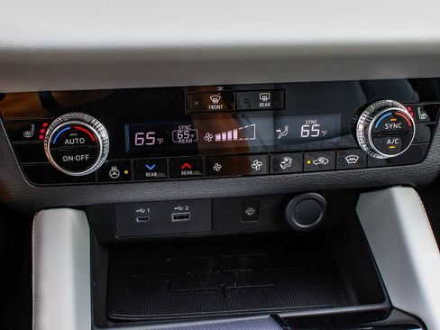 New 2025 Mitsubishi Outlander SEL AWD/4WD image 24