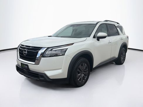 Used 2023 Nissan Pathfinder SV w/ SV Premium Package AWD/4WD image 3