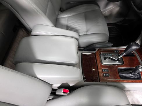 Used 2003 Toyota Land Cruiser AWD/4WD image 19