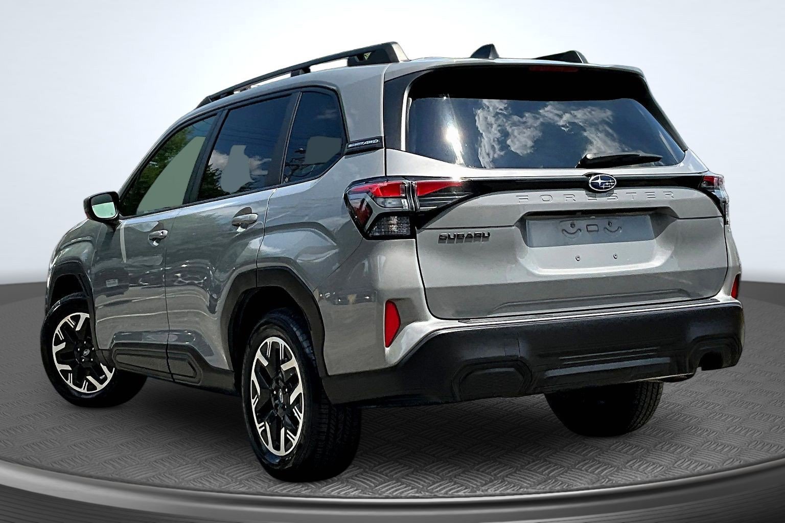 Used 2025 Subaru Forester Premium AWD/4WD image 4