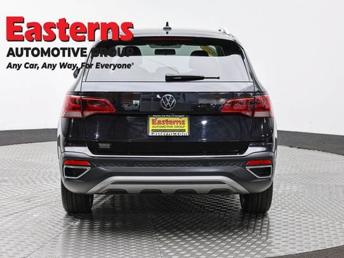 Used 2022 Volkswagen Taos SE AWD/4WD image 5