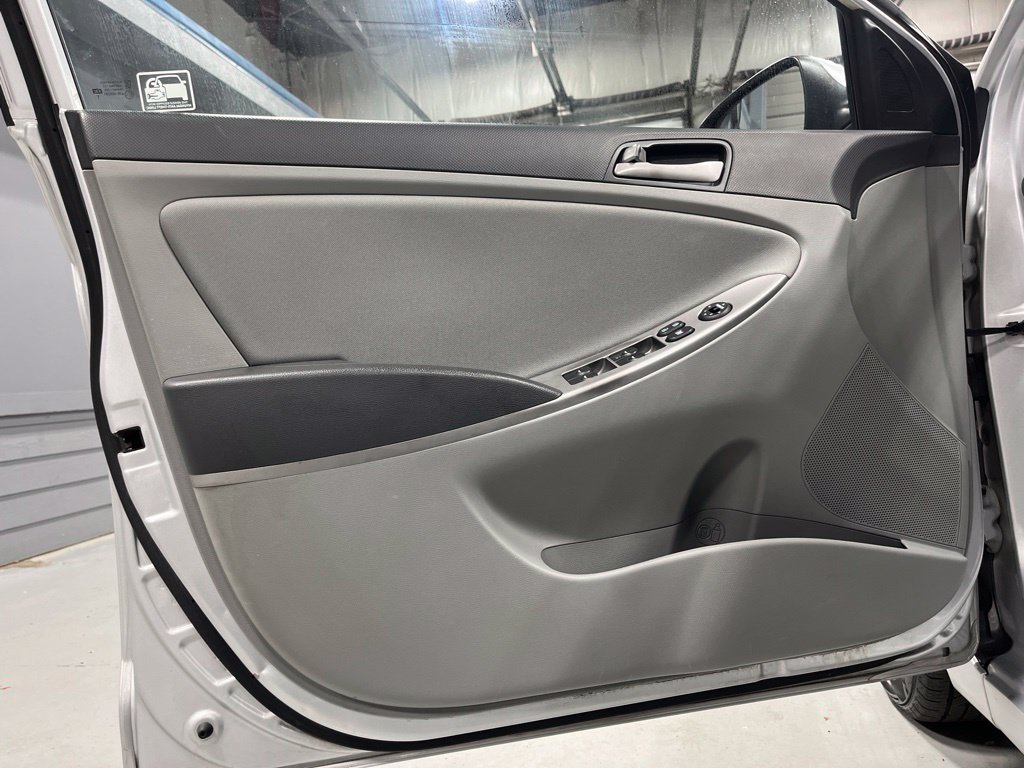 Used 2015 Hyundai Accent GLS FWD image 10
