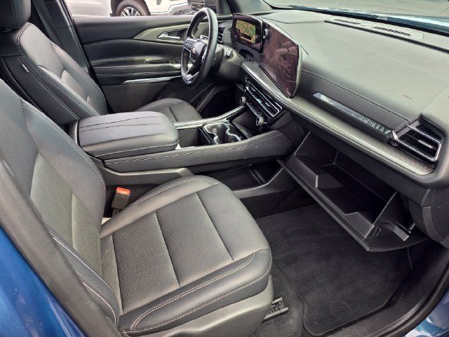 Used 2026 Chevrolet Traverse LT FWD image 44