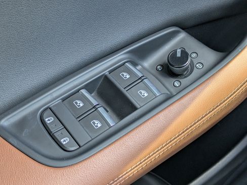 Used 2023 Audi Q8 Premium Plus AWD/4WD image 22
