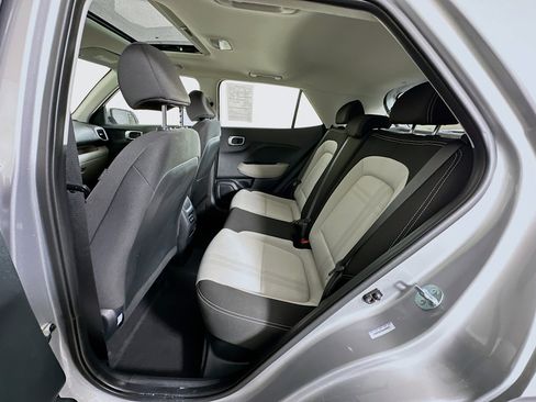 Used 2025 Hyundai Venue SEL image 27