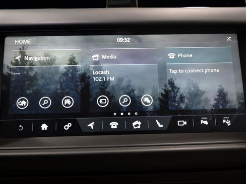 Used 2020 Land Rover Discovery Landmark AWD/4WD image 24