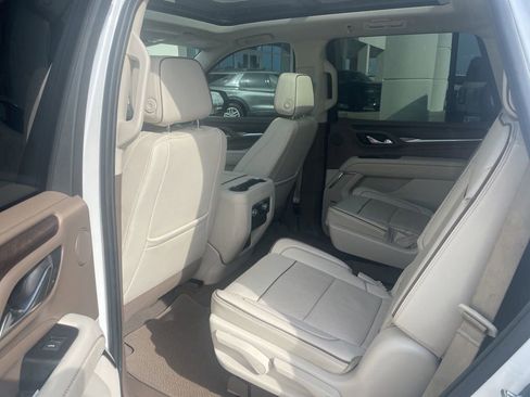Used 2023 GMC Yukon Denali AWD/4WD image 5