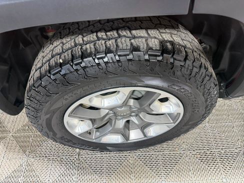 Used 2019 Jeep Cherokee Trailhawk w/ Comfort/Convenience Group AWD/4WD image 17
