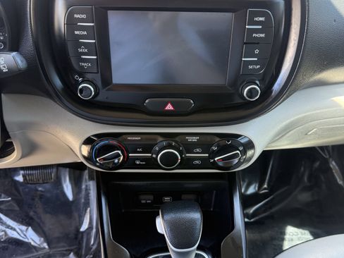 Used 2021 Kia Soul LX FWD image 14