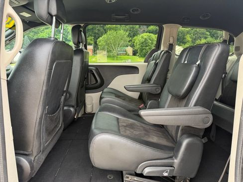 Used 2020 Dodge Grand Caravan SXT FWD image 32