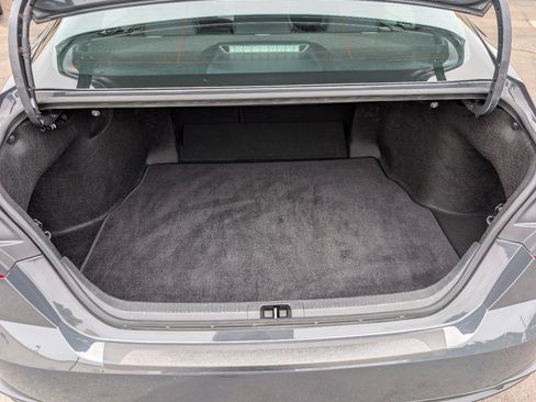Used 2025 Toyota Camry SE w/ Convenience Package FWD image 9