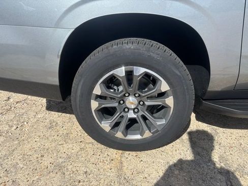 New 2026 Chevrolet Suburban LT w/ Comfort Package AWD/4WD image 9