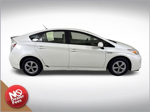 Used 2015 Toyota Prius Two FWD image 2