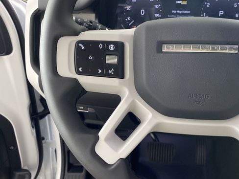 Used 2025 Land Rover Defender 110 S image 14