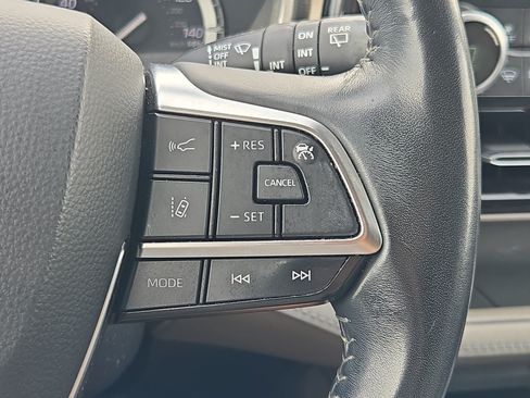 Used 2020 Toyota Highlander XLE FWD image 20