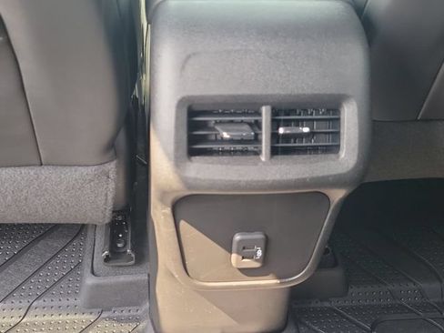 Used 2022 Chevrolet Equinox RS FWD image 28