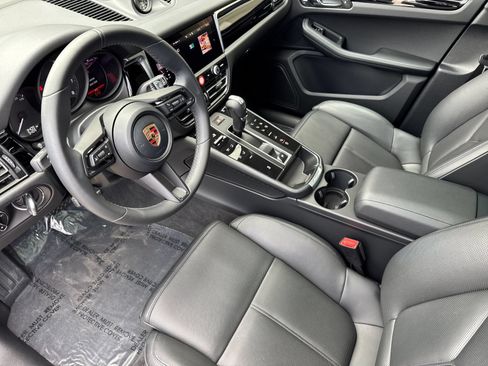Certified 2026 Porsche Macan AWD/4WD image 4