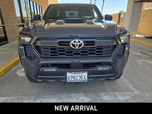 Used 2025 Toyota Tacoma TRD Sport RWD image 2