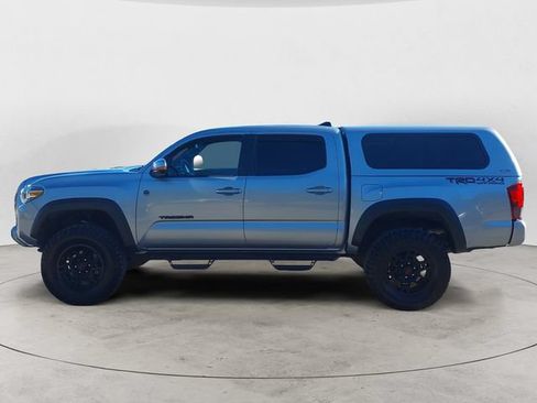 Used 2018 Toyota Tacoma TRD Off-Road w/ Technology Package AWD/4WD image 2