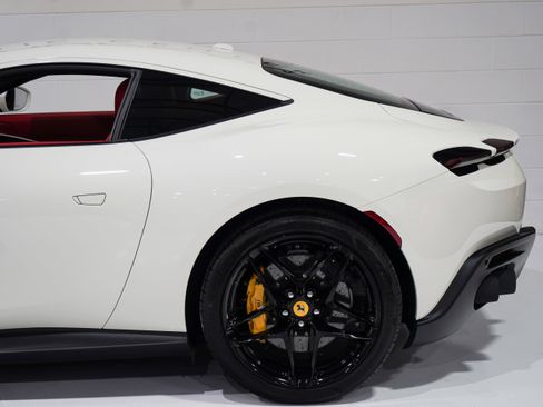 Used 2024 Ferrari Roma RWD image 33