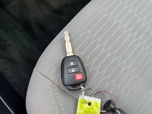 Used 2018 Toyota Tacoma SR5 RWD image 27