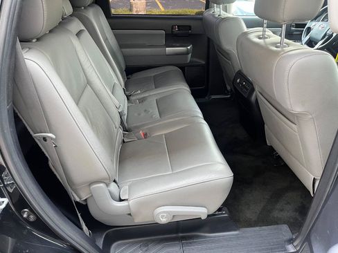 Used 2018 Toyota Sequoia SR5 w/ Premium Package AWD/4WD image 19