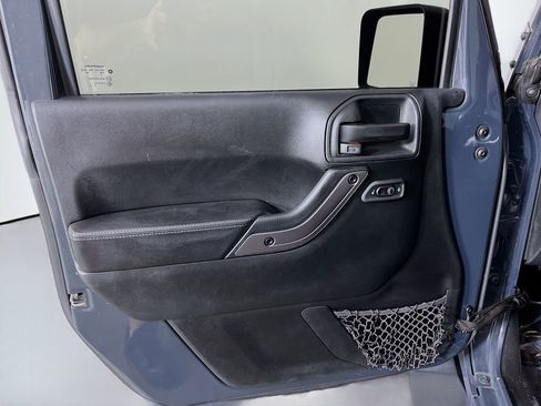Used 2018 Jeep Wrangler Unlimited Sahara AWD/4WD image 25
