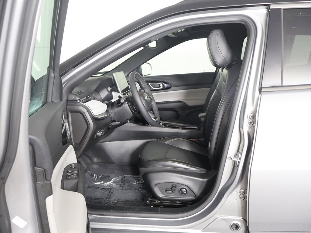 Used 2023 Jeep Compass Limited w/ Sun and Sound Group AWD/4WD image 31