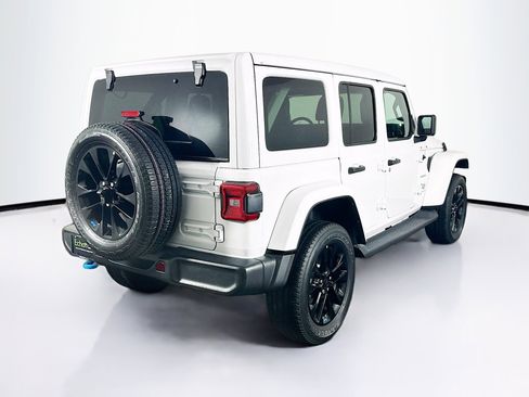 Used 2023 Jeep Wrangler Unlimited Sahara w/ Cold Weather Group AWD/4WD image 9