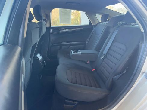 Used 2019 Ford Fusion SE image 20