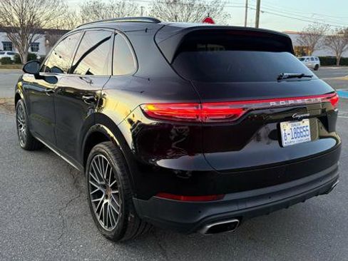 Used 2019 Porsche Cayenne Base image 5