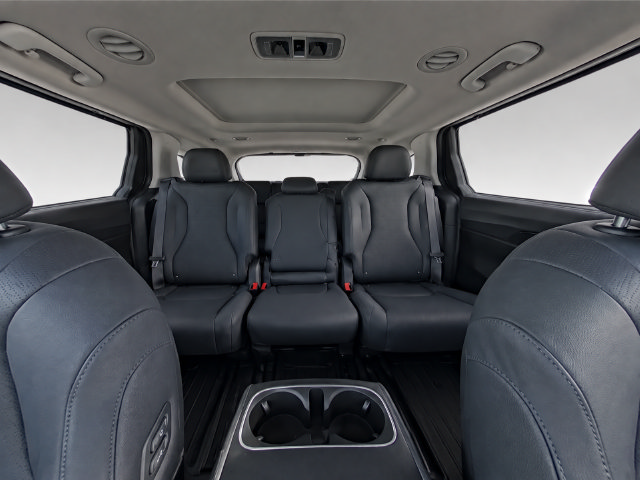 Used 2025 Kia Carnival SX Prestige FWD image 9