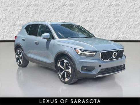 Used 2020 Volvo XC40 T5 Momentum w/ Protection Package Premier AWD/4WD image 1