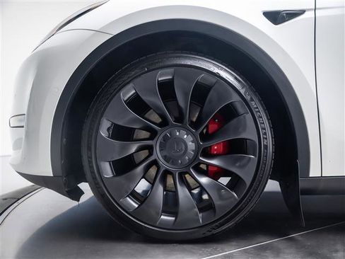 Used 2022 Tesla Model Y Performance image 9