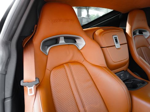 Used 2013 SRT Viper GTS w/ GTS Laguna Interior Pkg image 34