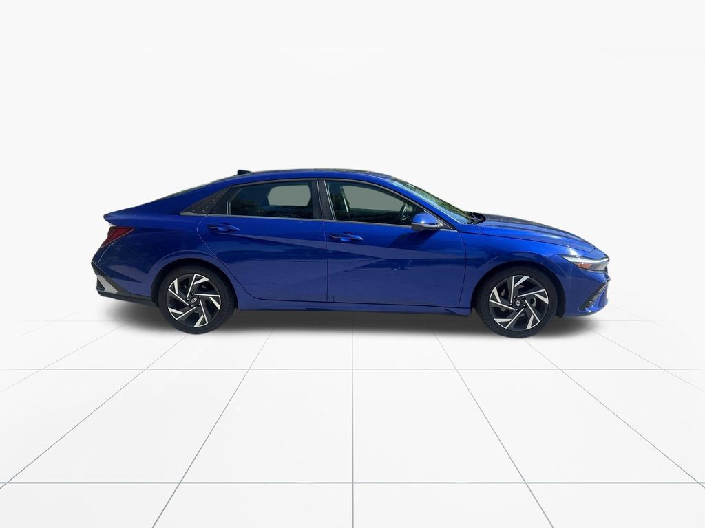 Used 2024 Hyundai Elantra Limited FWD image 9