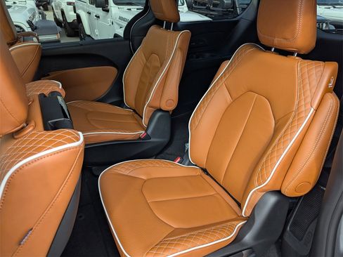 New 2026 Chrysler Pacifica Pinnacle image 28