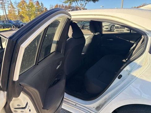 Used 2021 Toyota Corolla LE image 13