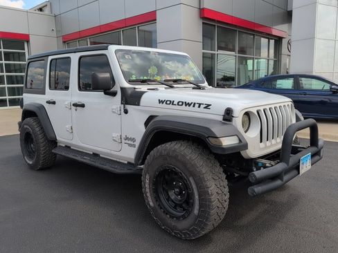 Used 2018 Jeep Wrangler Unlimited Sport AWD/4WD image 2
