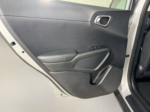 Used 2020 Kia Soul S FWD image 26