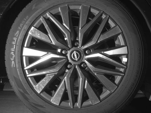 Used 2025 Nissan Altima 2.5 SV FWD image 15