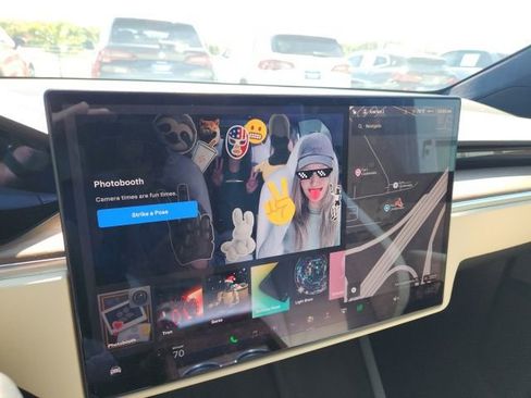 Used 2022 Tesla Model X image 32