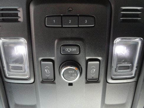 Used 2022 Chevrolet Suburban RST w/ Sport Performance Package AWD/4WD image 23