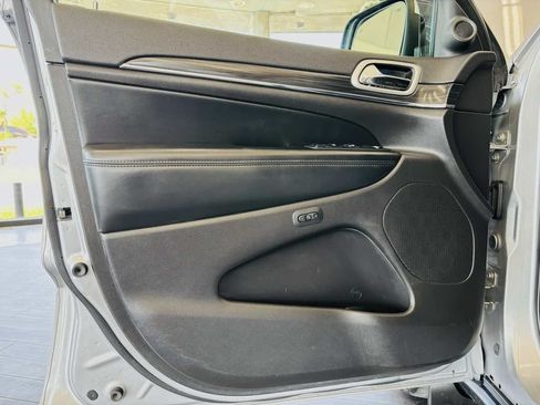 Used 2020 Jeep Grand Cherokee Limited AWD/4WD image 32